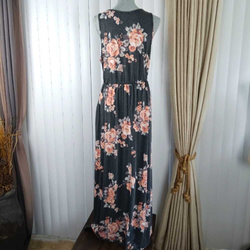 Egy Womens Dress. - Picture 5 of 11